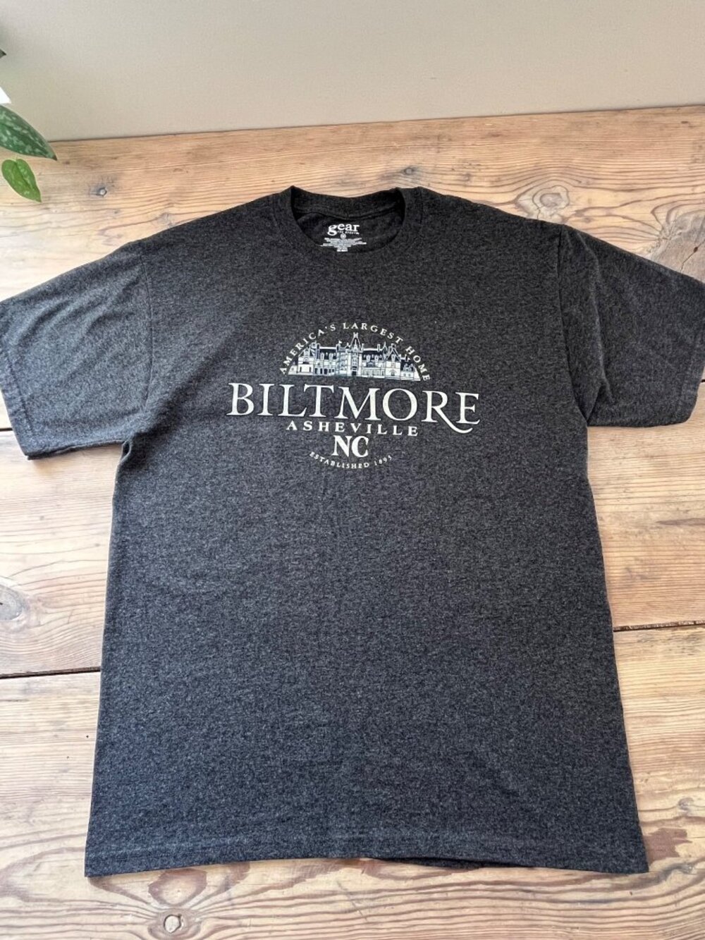 Gear Biltmore Estate Graphic T-Shirt Size M Gray Short Sleeve